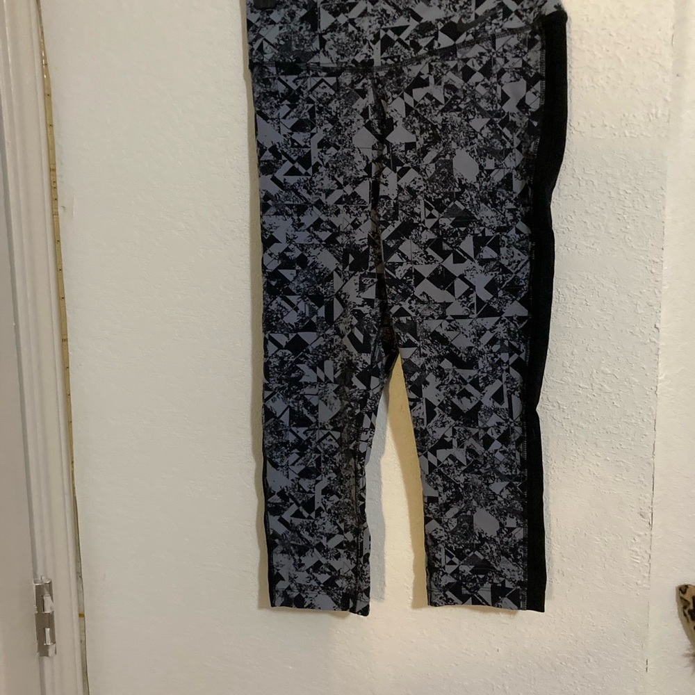Nike Black and Gray Patterned Leggings